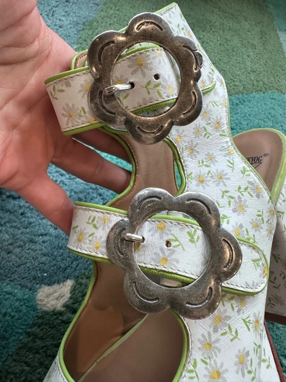 Fluevog NEARLY NEW Picnic Charleson white/green daisies buckle platform sandal-9 - Picture 12 of 16